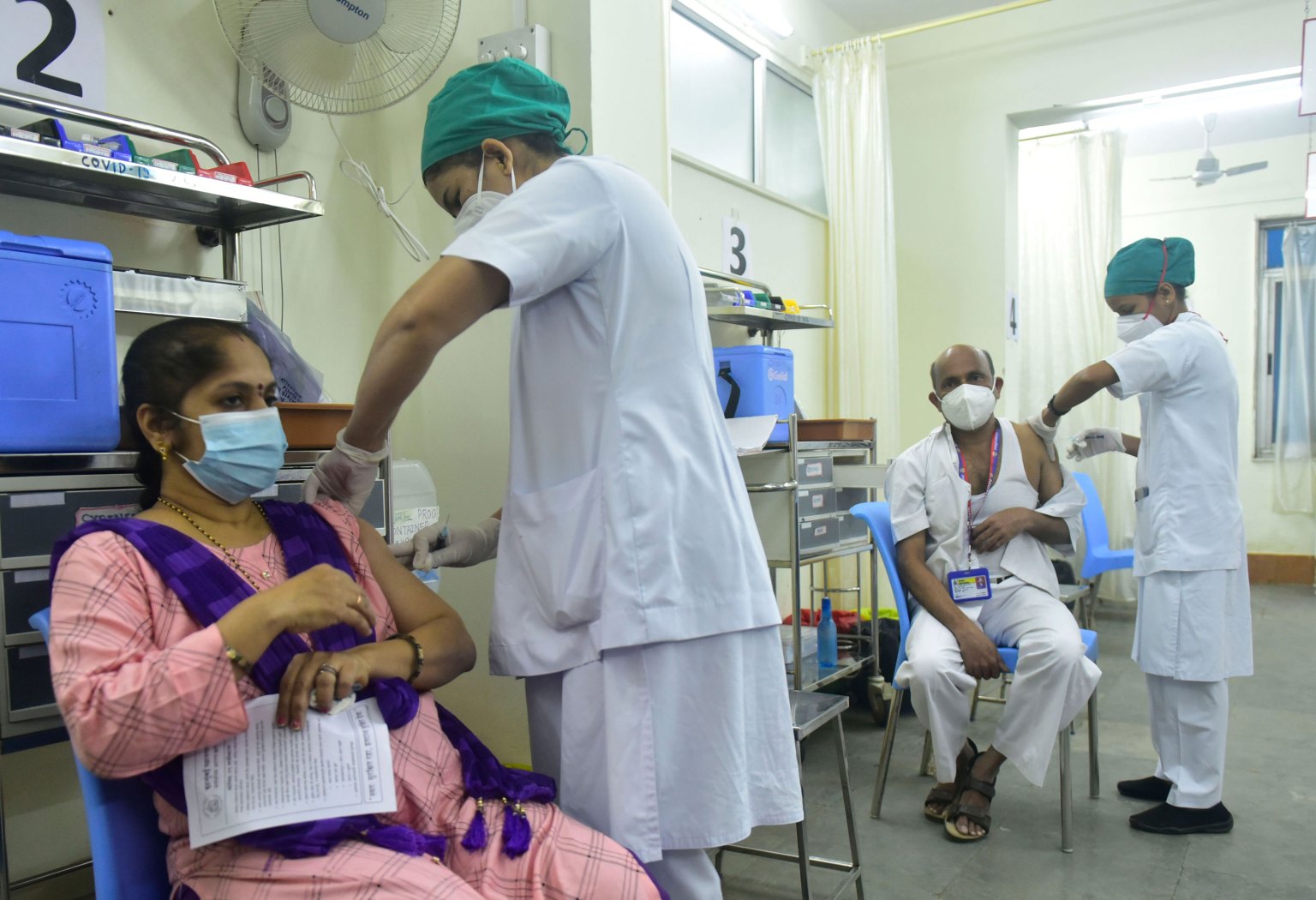 India administra casi un millón de vacunas de refuerzo en un día India administra casi un millón de vacunas de refuerzo en un día