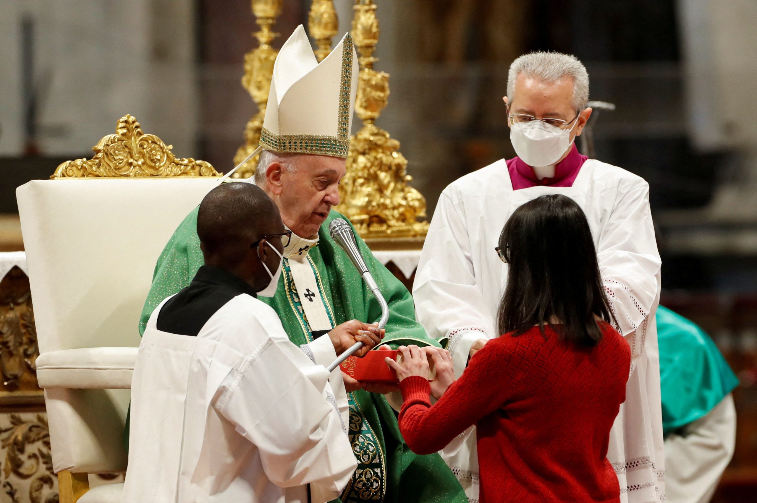 El papa Francisco otorgó por primera vez a mujeres el ministerio de lector y catequista