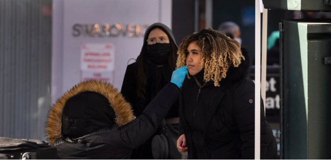 Biden ordena a aseguradoras cubrir ocho pruebas caseras por persona Biden ordena a aseguradoras cubrir ocho pruebas caseras por persona