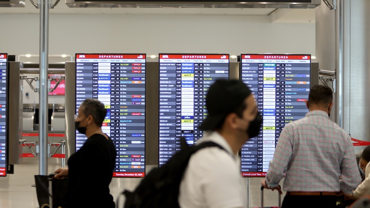 Cancelados en EEUU cerca 2,500 vuelos en el primer día de 2022 por Ómicron