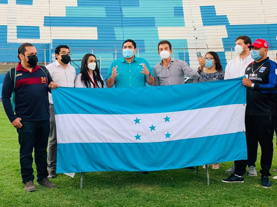 Barras de fútbol acuerdan pacto de paz en los estadios del país Barras de fútbol acuerdan pacto de paz en los estadios del país