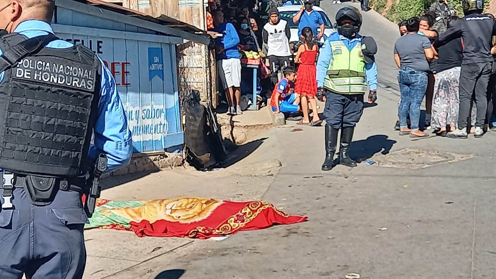 Acribillan a tres personas en la colonia Villa Nueva Acribillan a tres personas en la colonia Villa Nueva