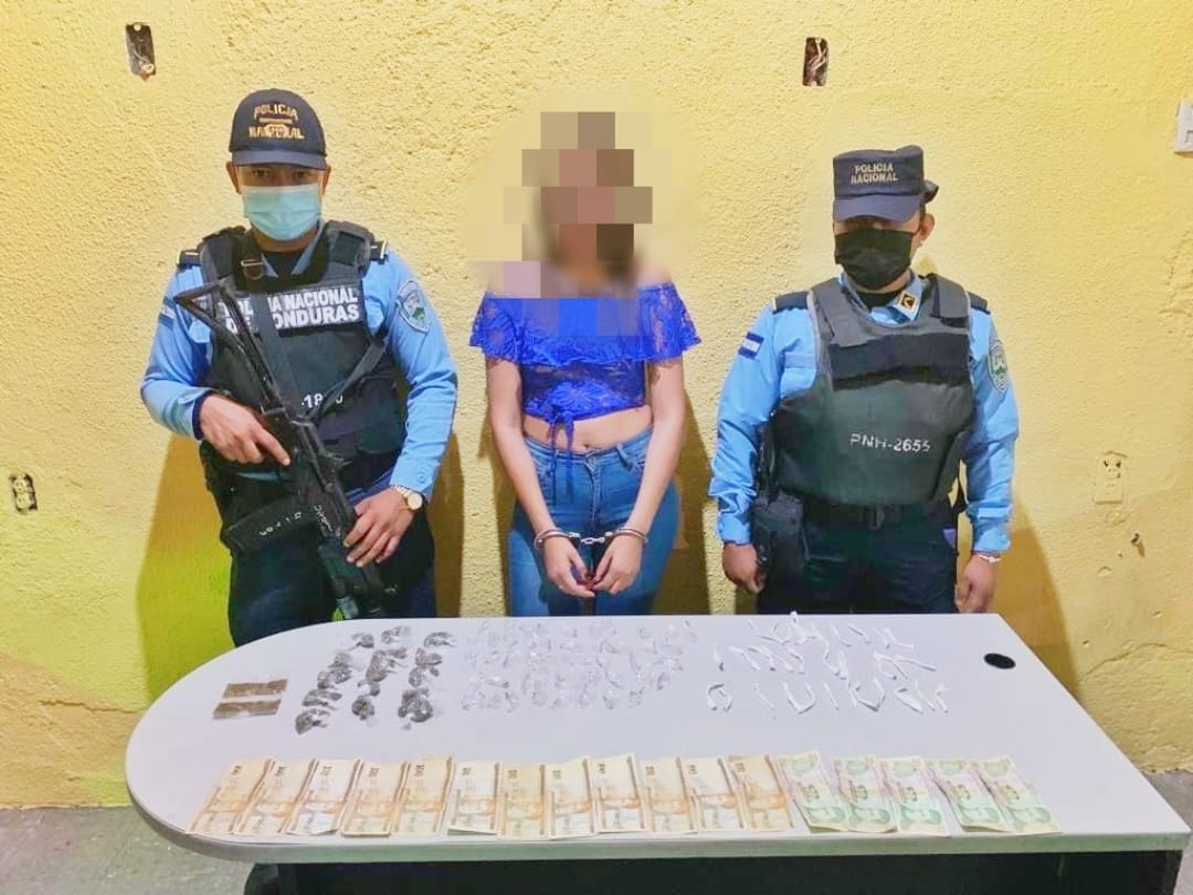 Fémina es arrestada por el delito de tráfico ilícito de droga