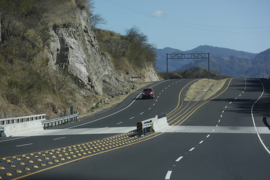 Presidente Hernández inauguró el Canal Seco, tras 20 años de haberse iniciado Presidente Hernández inauguró el Canal Seco, tras 20 años de haberse iniciado