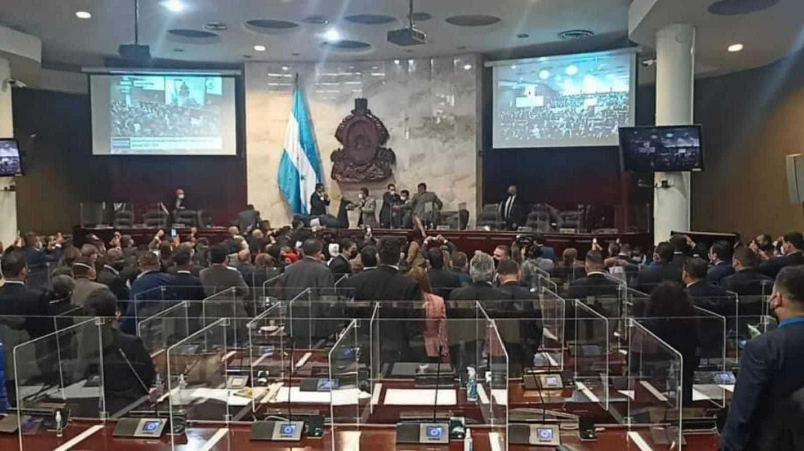 Según analistas juramentación de dos juntas directivas en el CN representa un retroceso