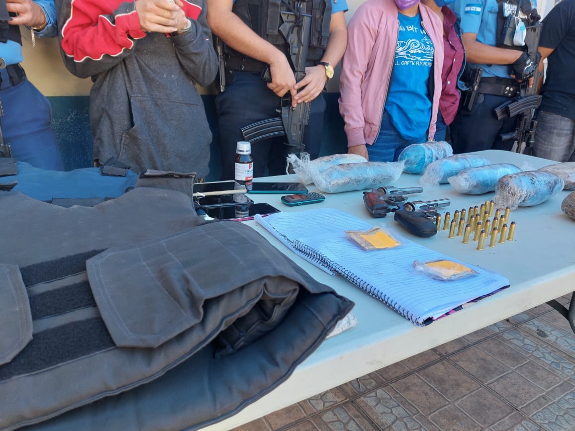 Con fuerte cantidad de drogas detienen a cinco supuestos miembros de la MS-13 en la zona oriental Con fuerte cantidad de drogas detienen a cinco supuestos miembros de la MS-13 en la zona oriental