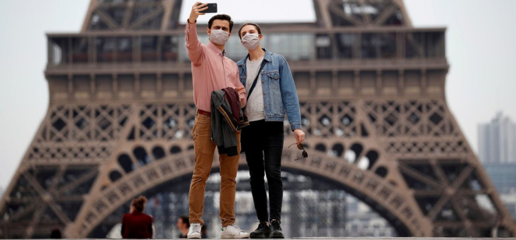 Francia levanta cuarentena a turistas vacunados de Sudáfrica