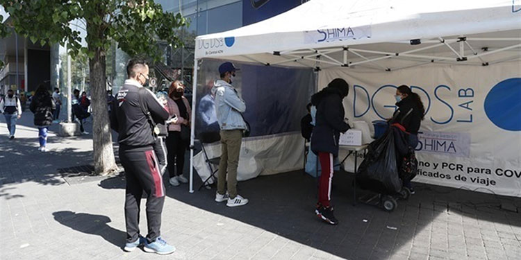 La nueva ola de Covid bate récord y supera los dos millones de casos diarios La nueva ola de Covid bate récord y supera los dos millones de casos diarios