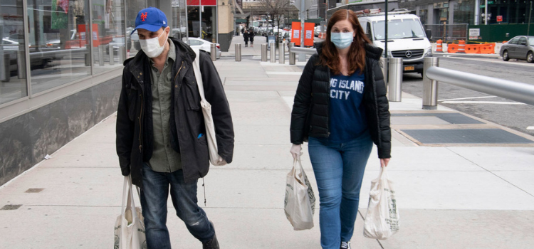 Rumania vuelve a imponer uso de mascarilla en la calle ante auge de contagios Rumania vuelve a imponer uso de mascarilla en la calle ante auge de contagios