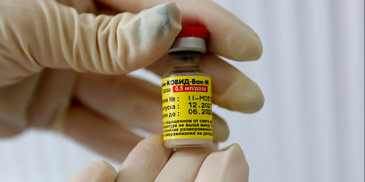 Aplican en Moscú vacuna Sputnik-M a niños de 12 a 17 años