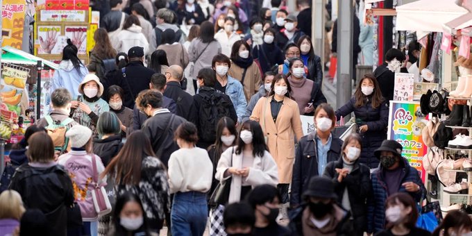Japón prohibió el alcohol, acortó el horario de los bares y redujo los aforos para contener la sexta ola de coronavirus