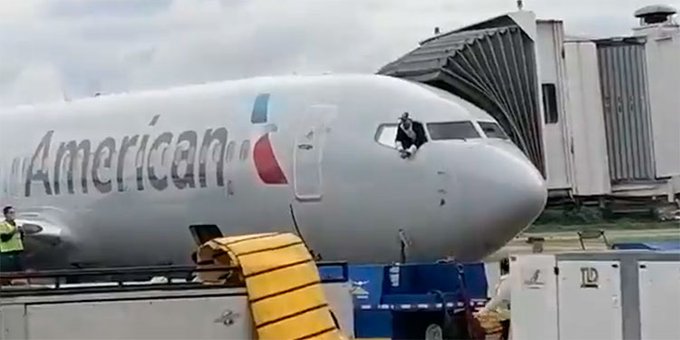Pasajero de vuelo de American Airlines desde Honduras causó daños en cabina Pasajero de vuelo de American Airlines desde Honduras causó daños en cabina