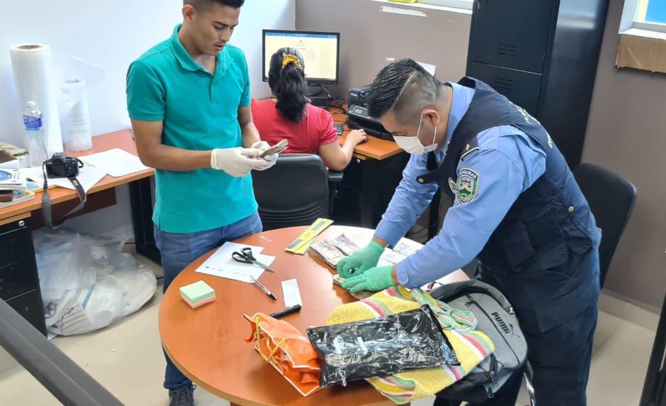 En libertad primo del expresidente JOH, detenido con L. 400,000 dentro de una mochila