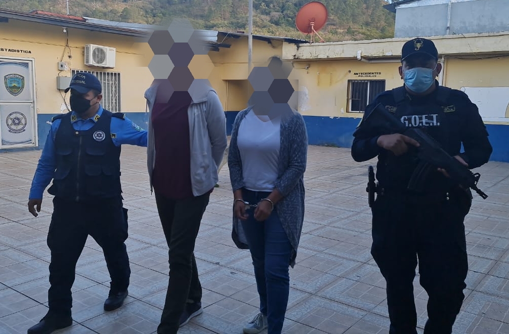 Detienen a dos hermanos cuando trasladaban de manera ilegal a cuatro nicaragüenses Detienen a dos hermanos cuando trasladaban de manera ilegal a cuatro nicaragüenses