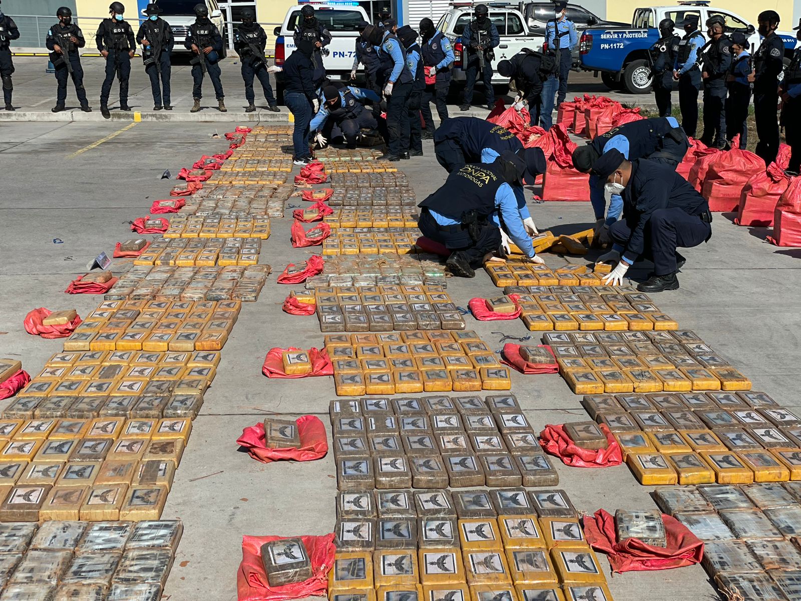 Secretaría de Seguridad presenta 1.5 toneladas de cocaína decomisada en Colón Secretaría de Seguridad presenta 1.5 toneladas de cocaína decomisada en Colón