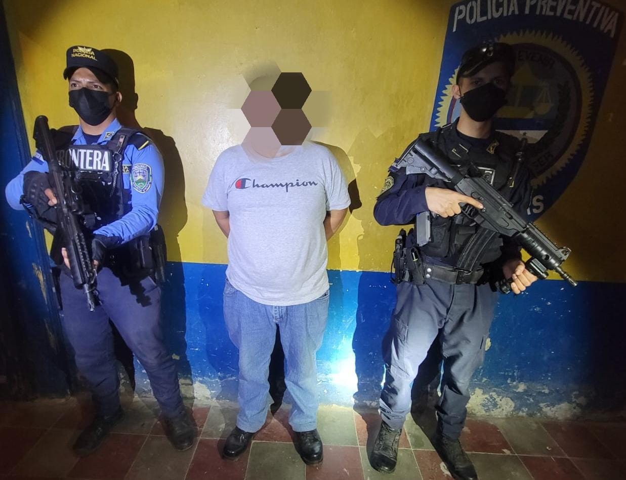 En punto fronterizo detienen a una persona por tráfico ilícito de 13 cubanos En punto fronterizo detienen a una persona por tráfico ilícito de 13 cubanos