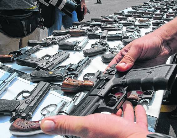 Diputado Mario Segura propone una veda de dos años en la venta de armas