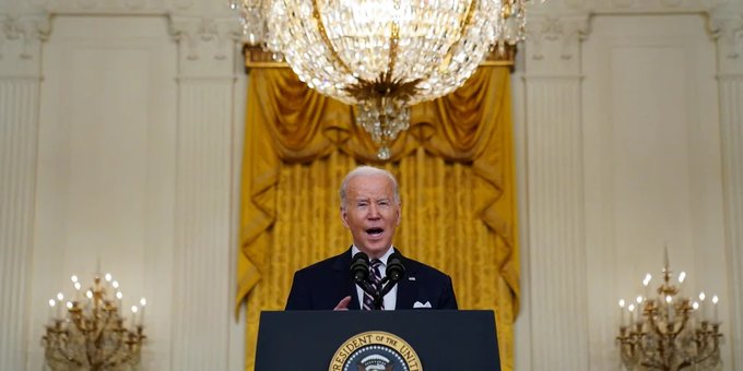 Biden condenó el ataque injustificado de Putin contra Ucrania y dijo que el mundo hará responsable a Rusia