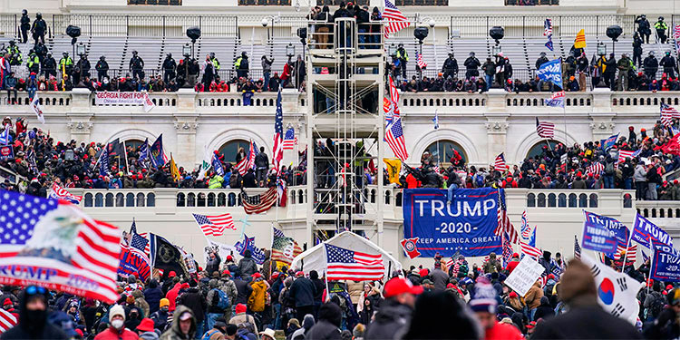 Juez decide que Trump puede ser procesado por su papel en asalto al Capitolio de EEUU Juez decide que Trump puede ser procesado por su papel en asalto al Capitolio de EEUU
