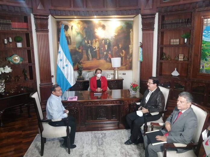 Gobierno de Xiomara devuelve la nacionalidad hondureña al padre Andrés Tamayo Gobierno de Xiomara devuelve la nacionalidad hondureña al padre Andrés Tamayo