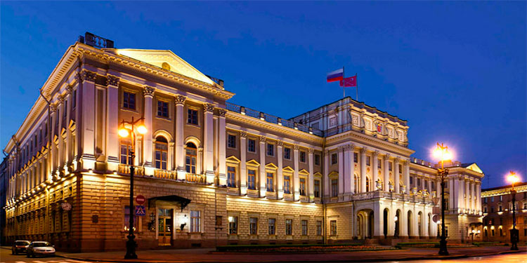 EEUU prohíbe operar con Banco Central ruso y congela sus activos en dólares