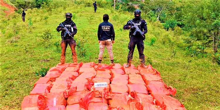 Decomisan 1,5 toneladas de cocaína en una operación en el Caribe hondureño