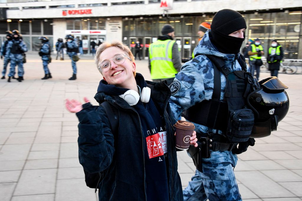 Casi 6,000 detenidos en toda Rusia por protestas contra la guerra