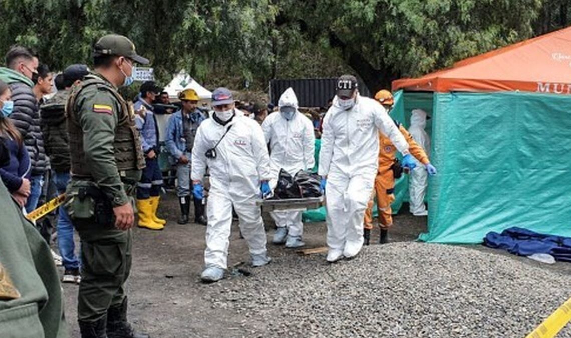 Explosión en una mina de Colombia deja al menos 10 muertos y 5 desaparecidos Explosión en una mina de Colombia deja al menos 10 muertos y 5 desaparecidos