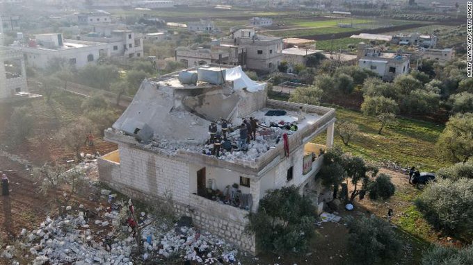 Al menos 13 muertos, 2 heridos y un edificio «parcialmente destruido» tras redada de las Fuerzas Especiales de EE. UU. en el noroeste de Siria Al menos 13 muertos, 2 heridos y un edificio «parcialmente destruido» tras redada de las Fuerzas Especiales de EE. UU. en el noroeste de Siria