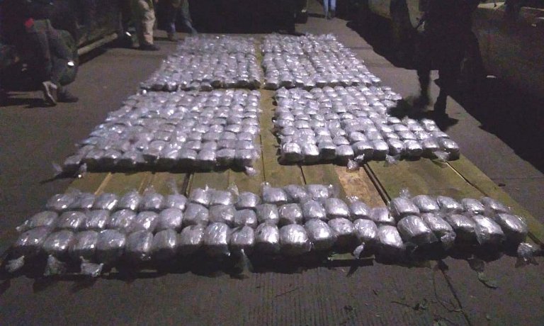 ATIC detiene a dos personas con 1,304 paquetes de marihuana que llevaban a Choluteca ATIC detiene a dos personas con 1,304 paquetes de marihuana que llevaban a Choluteca