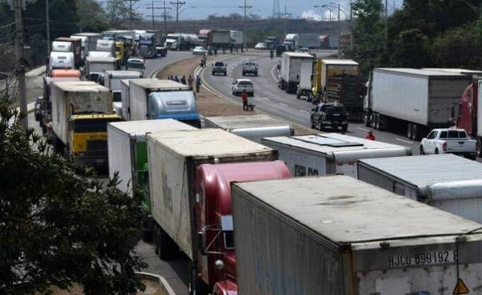 ¡Por segundo día consecutivo! Transportistas de carga mantienen toma en la CA-5 ¡Por segundo día consecutivo! Transportistas de carga mantienen toma en la CA-5