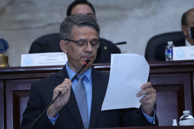 Ministro de Salud presenta ante el CN informe  que revela déficit millonario del sistema sanitario