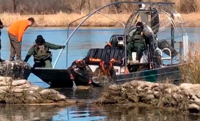 Rescatan cadáver de migrante hondureño en el río Bravo de México Rescatan cadáver de migrante hondureño en el río Bravo de México