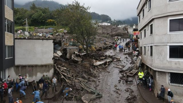 Aumenta a 28 la cifra de fallecidos por el aluvión en Quito: declaran estado de emergencia en la zona