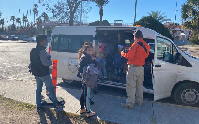 Rescatan a seis niños hondureños que estaban a punto de ahogarse en el Río Bravo en México