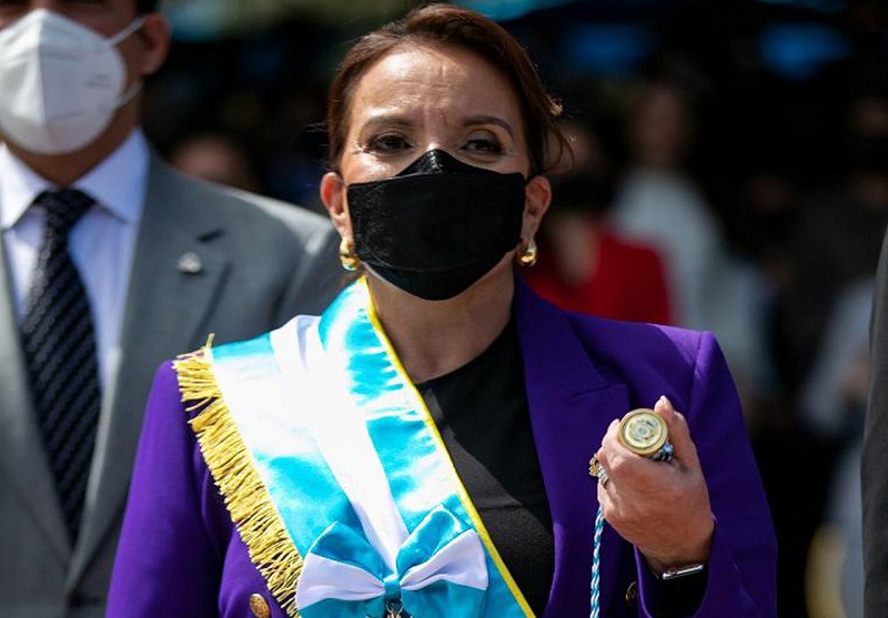 La presidenta de Honduras anuncia que fortalecerá la Fuerza Aérea