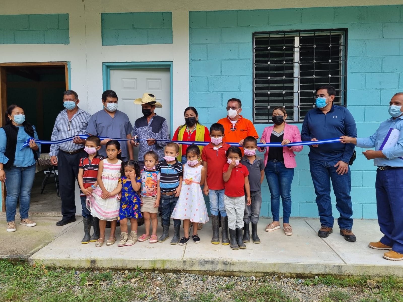 Inversiones Los Pinares entrega escuelas y dormitorios para maestros de comunidades rurales de Tocoa