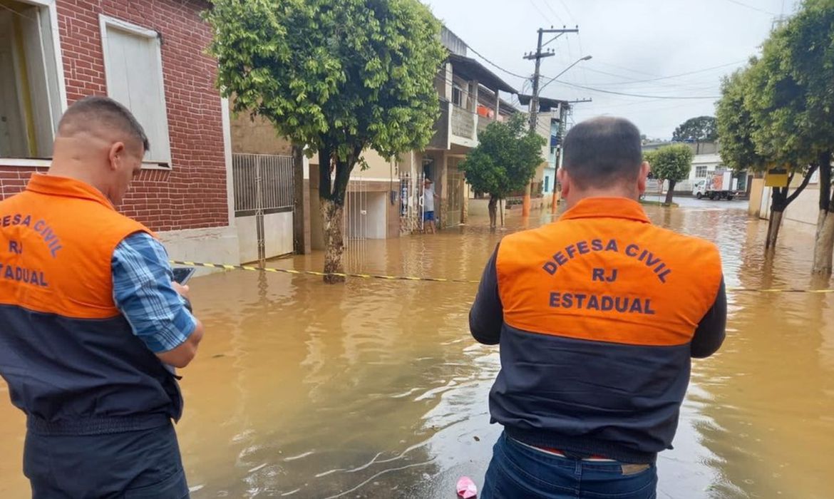 Lluvias y deslizamientos en Río de Janeiro dejan más de 100 personas muertas