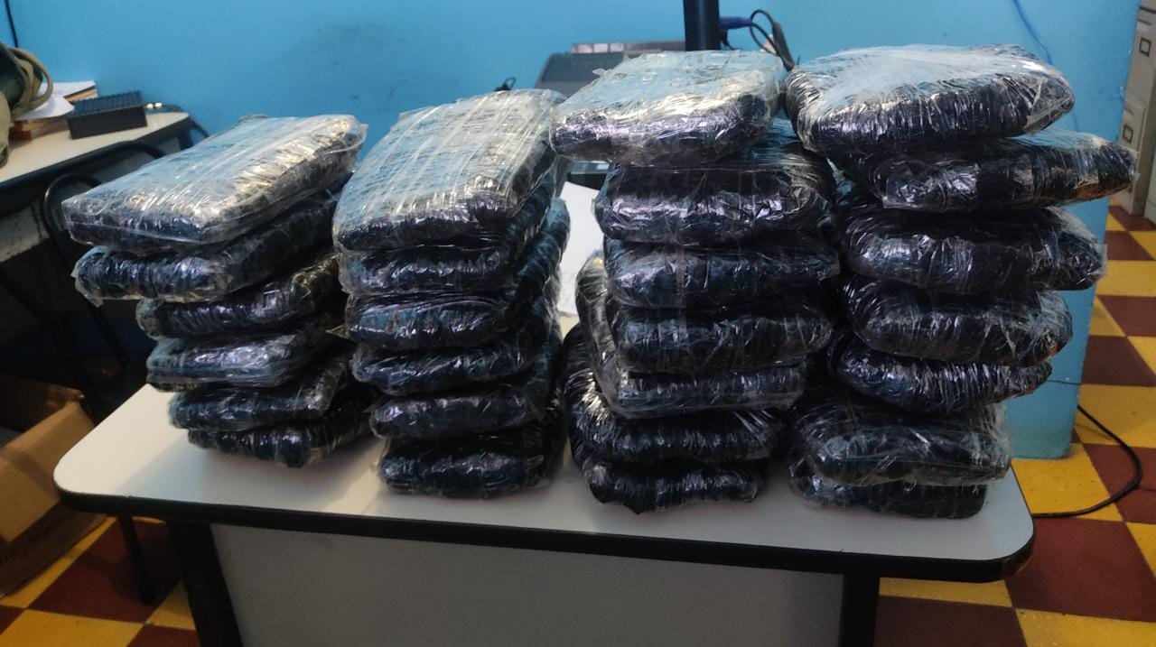Detienen a una persona con 26 de libras de supuesta marihuana en Copán
