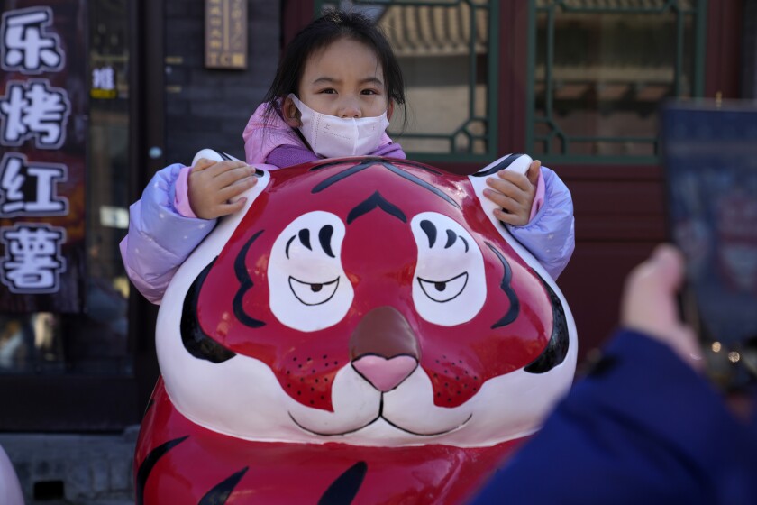China celebra año nuevo con las puertas de templos cerrados China celebra año nuevo con las puertas de templos cerrados