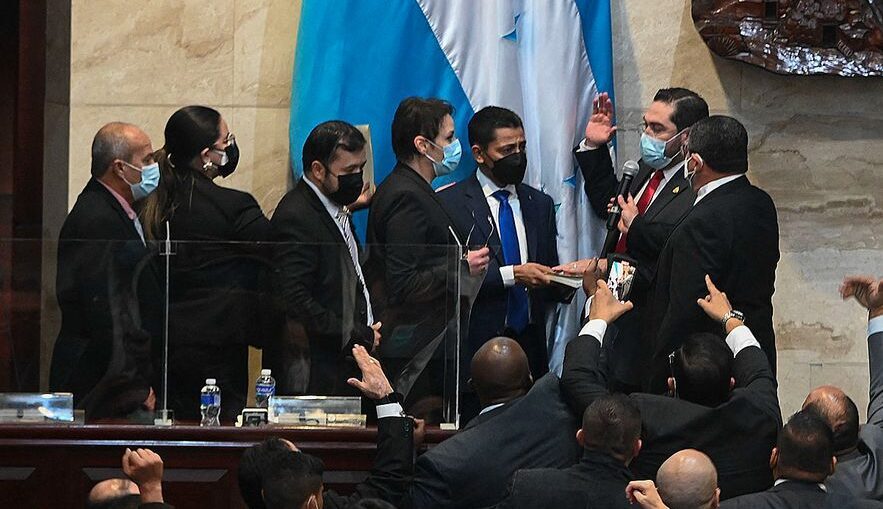 Diputados disidentes de Libre denuncian persecución y piden asilo Diputados disidentes de Libre denuncian persecución y piden asilo