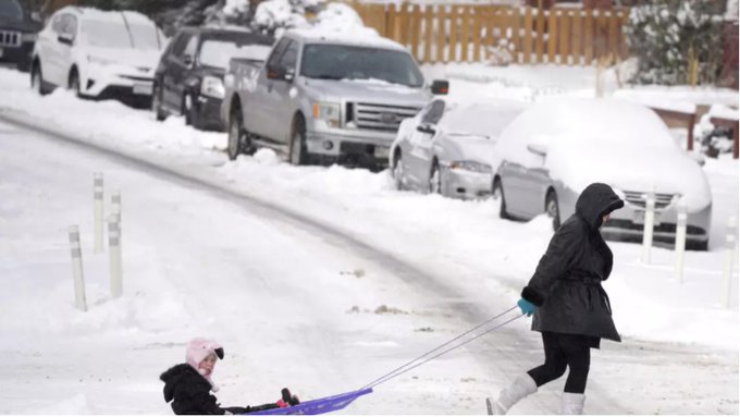 Tormenta invernal pone en alerta a 100 millones de estadounidenses y deja más de 8,000 vuelos cancelados Tormenta invernal pone en alerta a 100 millones de estadounidenses y deja más de 8,000 vuelos cancelados