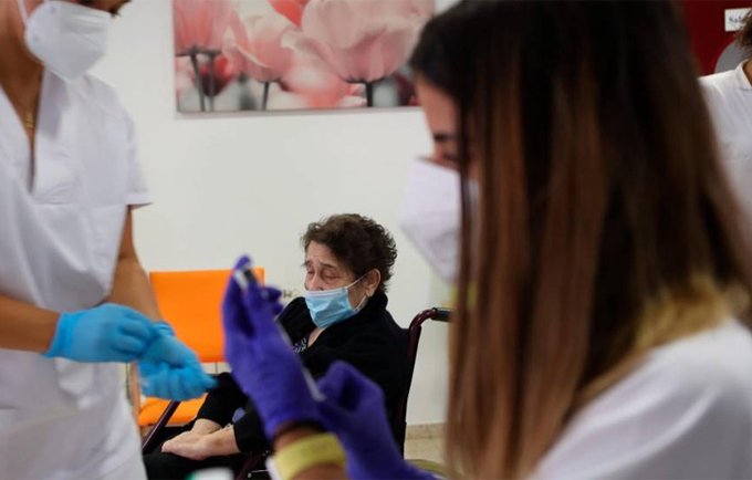 Italia suministrará la cuarta dosis de la vacuna a los pacientes frágiles Italia suministrará la cuarta dosis de la vacuna a los pacientes frágiles