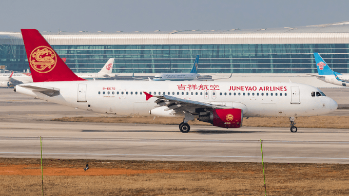 Un avión aterriza de emergencia en China tras agrietarse cristal de la cabina Un avión aterriza de emergencia en China tras agrietarse cristal de la cabina