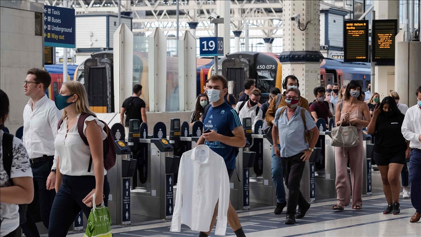 Inglaterra eliminará todas las restricciones incluyendo autoaislamiento de casos positivos