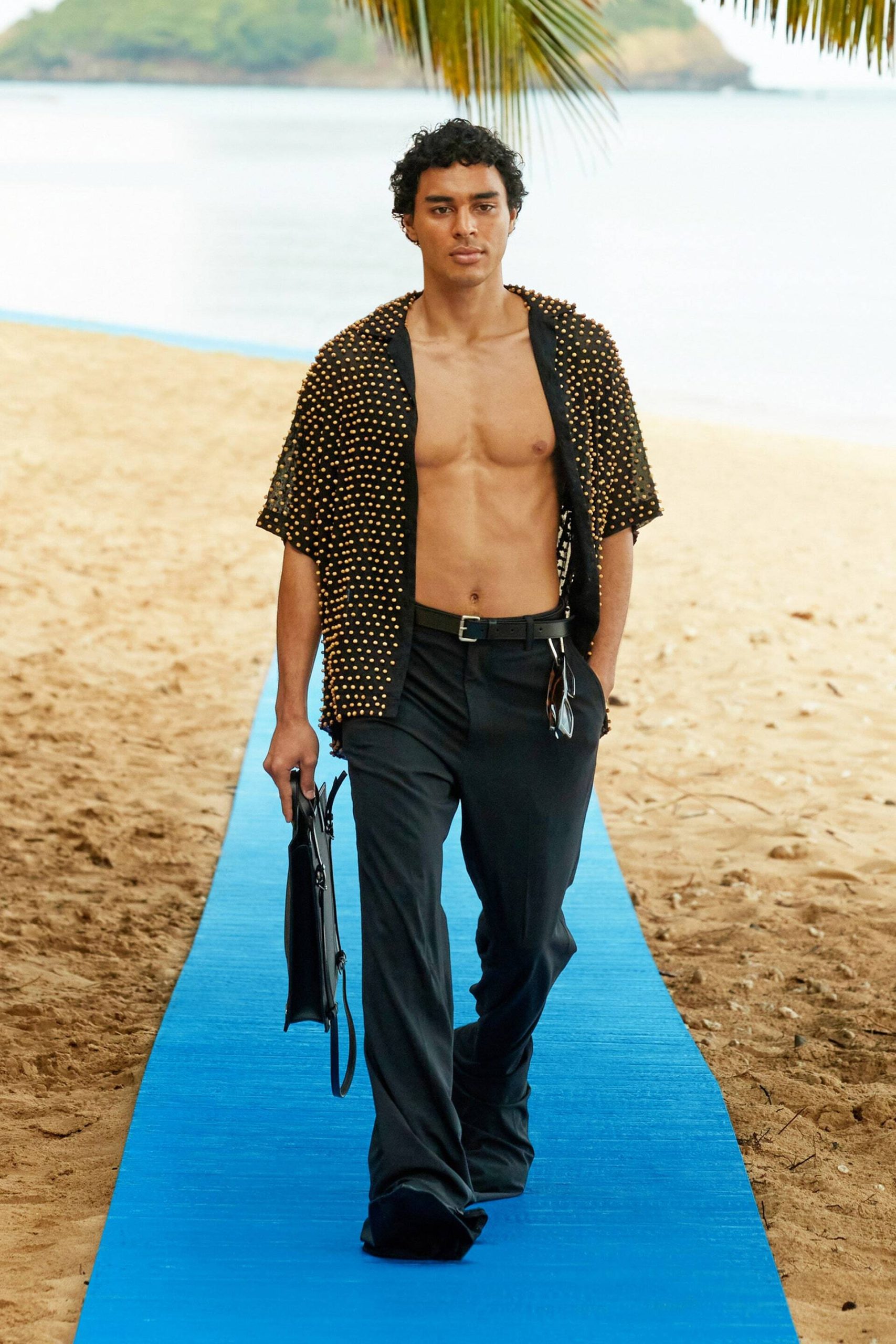 00053-jacquemus-spring-2022-ready-to-wear-credit-brand