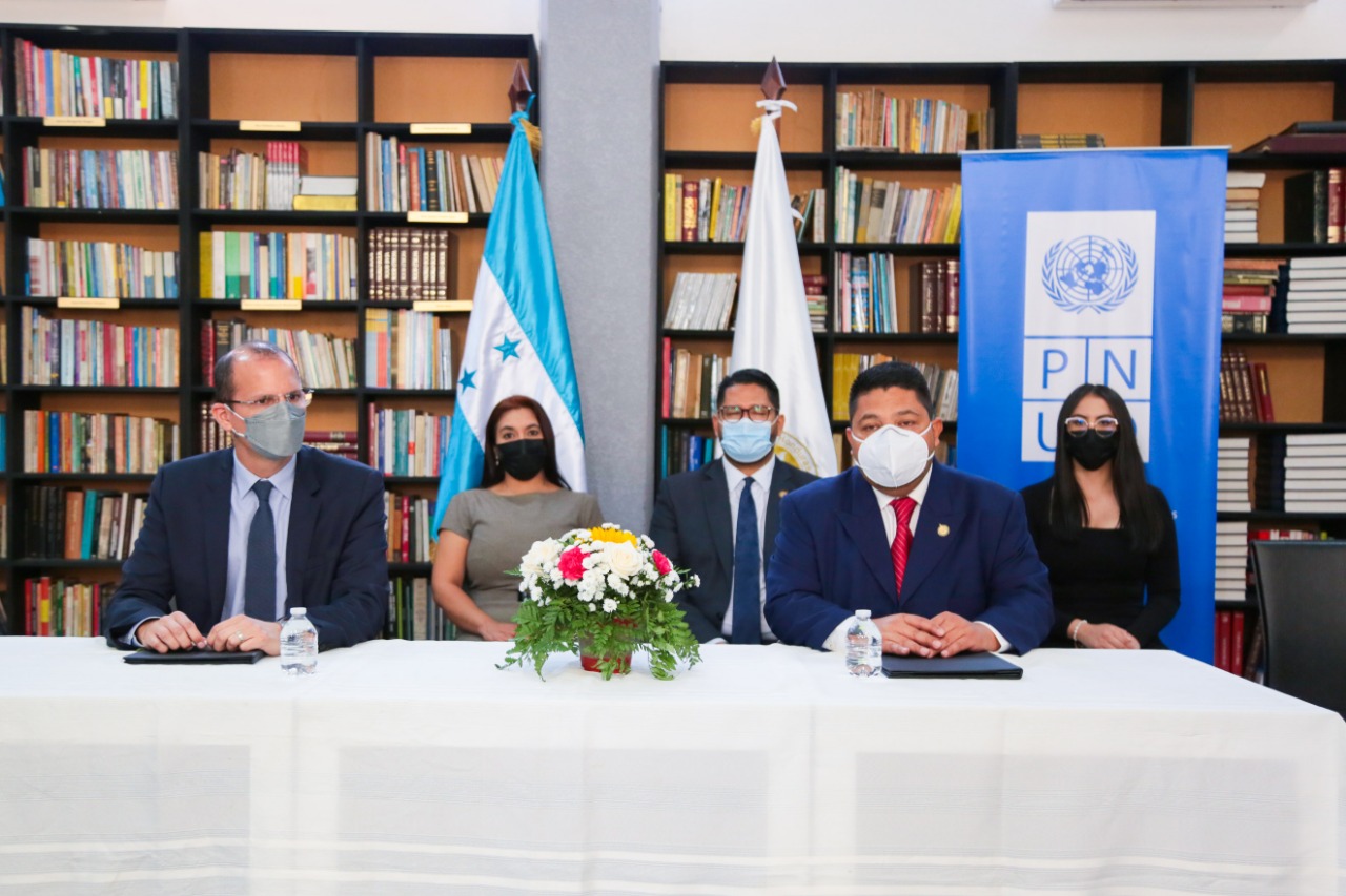 CPH y el PNUD firman acuerdo con el objetivo de estrechar lazos de cooperación CPH y el PNUD firman acuerdo con el objetivo de estrechar lazos de cooperación