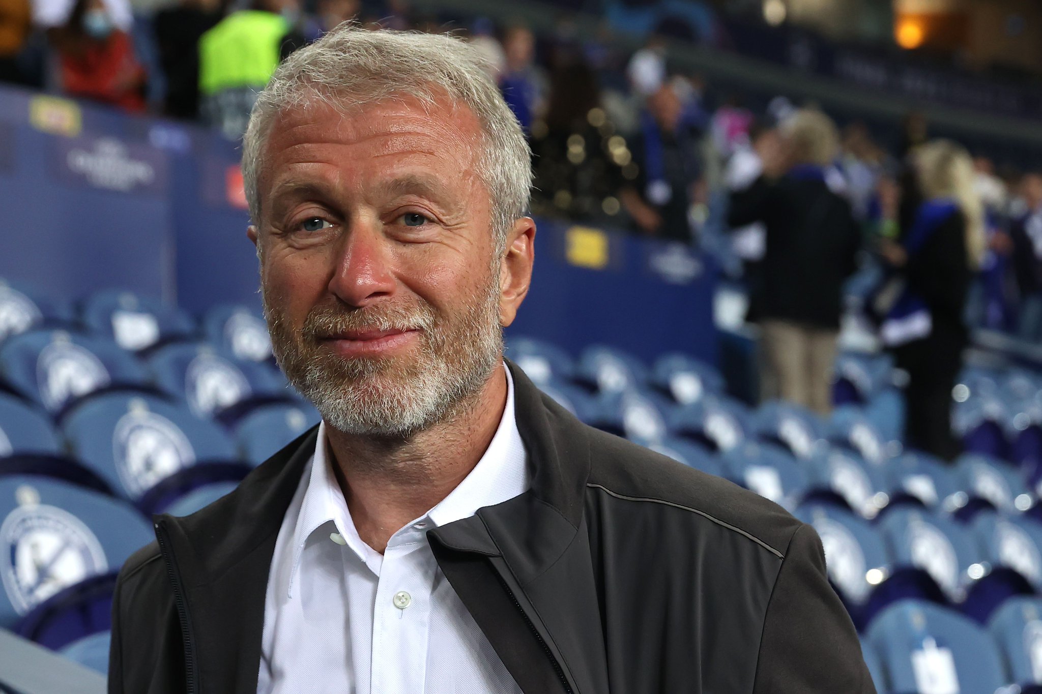 Reino Unido sanciona a empresario ruso Abramovich, congelando sus activos incluído el Chelsea