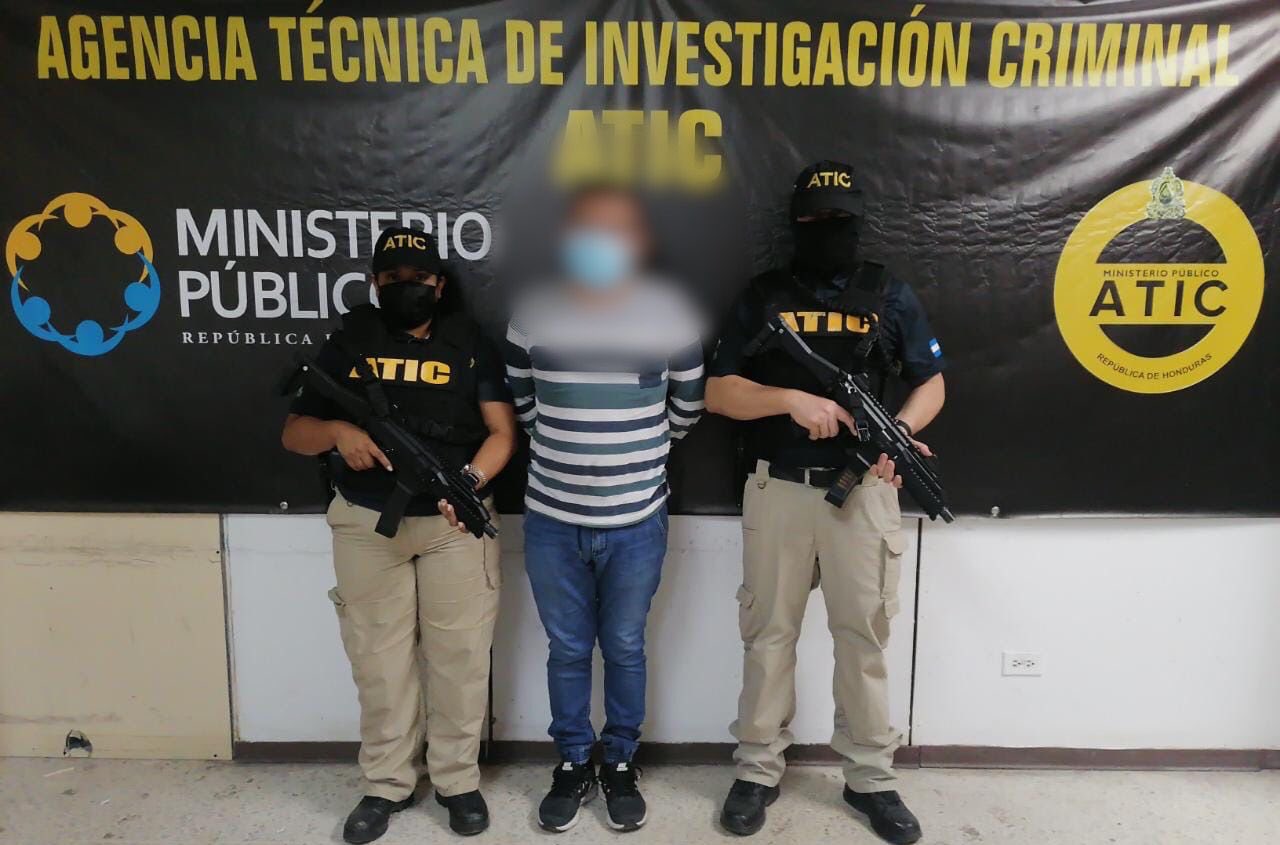 Auto de formal procesamiento por falsificar sellos e incapacidades del IHSS Auto de formal procesamiento por falsificar sellos e incapacidades del IHSS