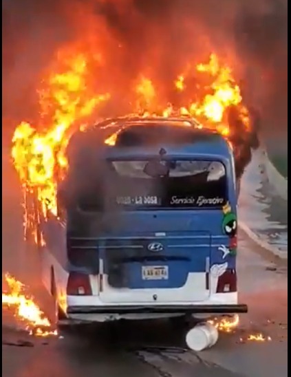 Supuestos  malvivientes queman rapidito a la altura de El Trapiche